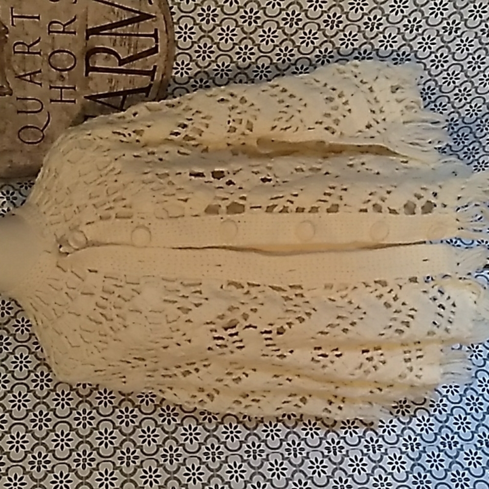 Vintage 1970s homemade cream color shawl
